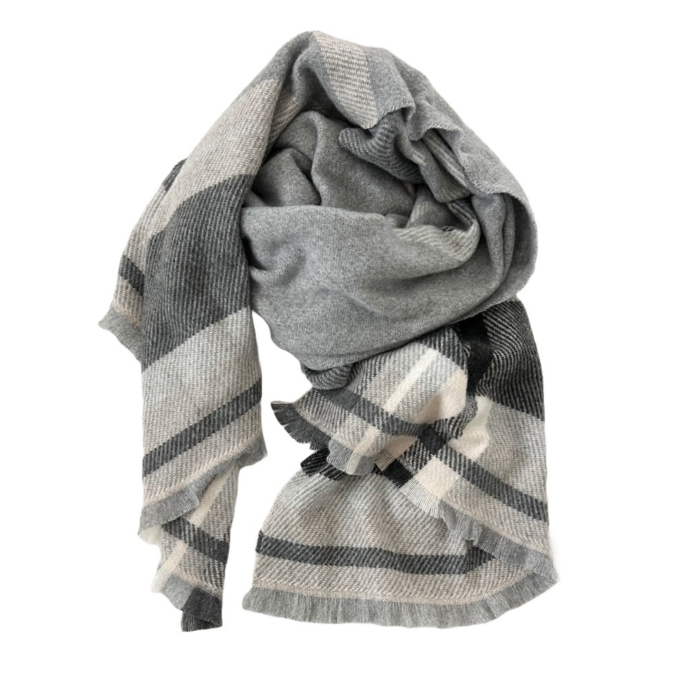 NWT GAP Gray and Cream Plaid Scarf